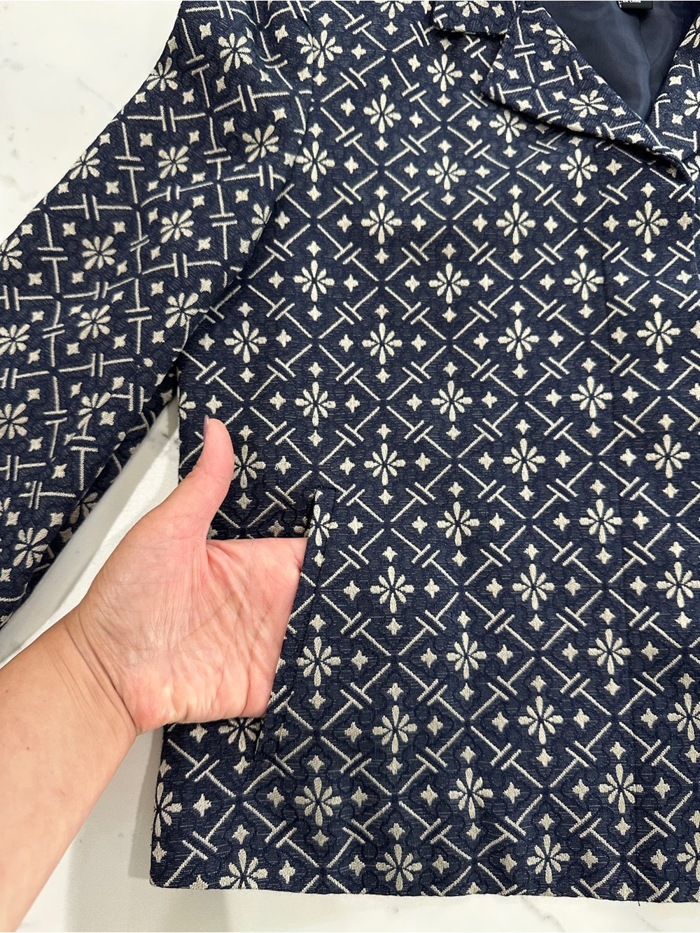 DKNY Vintage Navy White Silk Cotton Geometric Cropped Blazer 8 - Picture 14 of 14